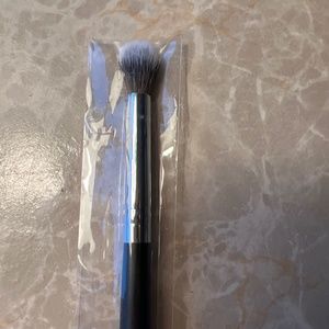 Morphe-M453-Crease Blending Brush